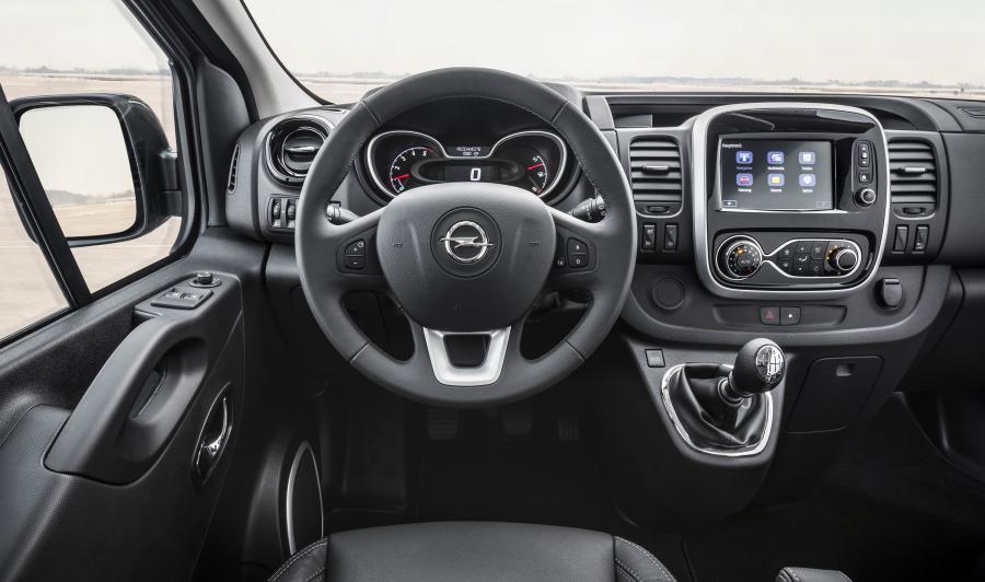 Панель приборов Opel Vivaro Tourer BiTurbo 2017 года  (фото 19 из 19)